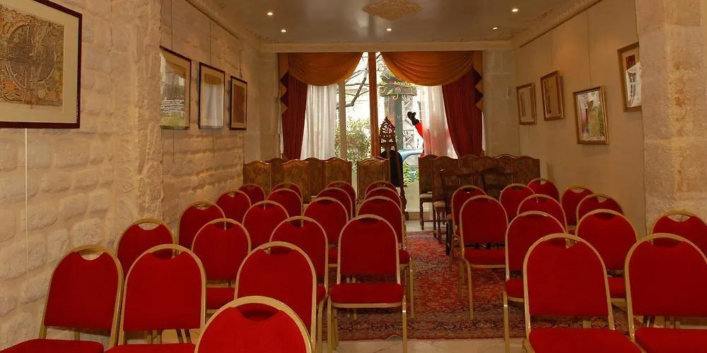 Familia Hotel Paříž
